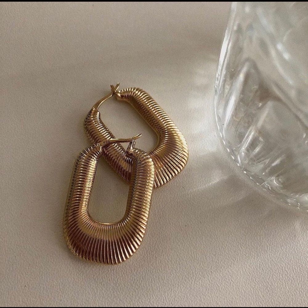 Mejuri Les Textured Hoops